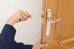 Lock Locksmith Tech Detroit, MI 313-918-1994 - lock-changing